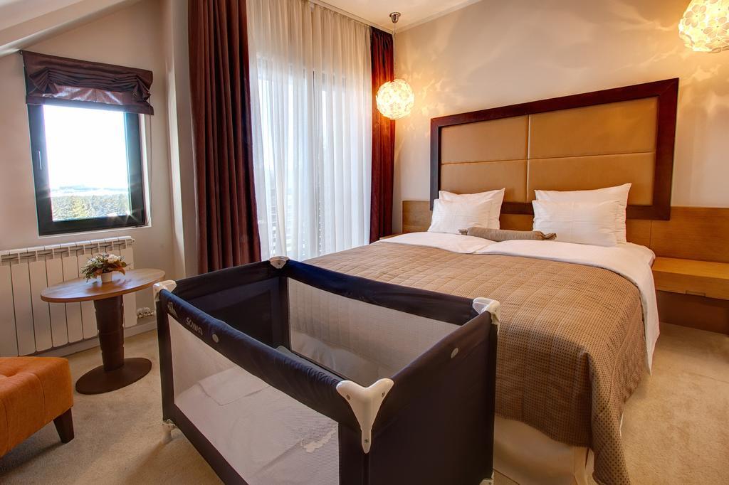 Hotel Mir ซลาตีบอร์ ภายนอก รูปภาพ
